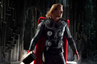 Man thor dark room red - his chest free wallpaper