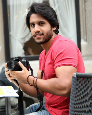 Man holding camera selfie indoor - a chair holding free wallpaper for mobile