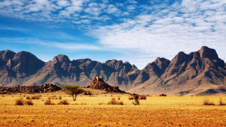 Desert mountain range blue sky 2 - a desert free wallpaper for desktop