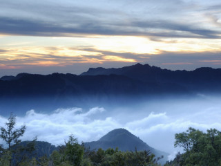 Mountain range clouds trees foreground - the sky and trees free wallpaper