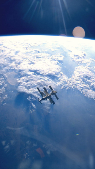 Space shuttle flying earth sunlight - free airplane wallpaper for mobile