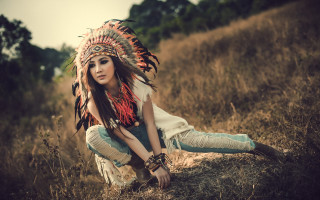 Woman headdress kneeling field grass - a field of grass and grass free wallpaper