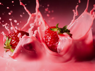 Strawberry splashing pink liquid water 3 - a strawberry free wallpaper
