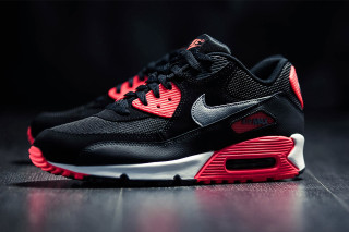 Nike airmax black red flames - a black surface free wallpaper