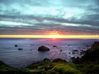 Sunset ocean rocky shore saturated - a sunset over the ocean free wallpaper