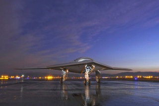 Military plane airport tarmac night - a large military plane free wallpaper for desktop