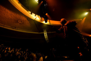 Man stage microphone crowd speech - renaissance free wallpaper