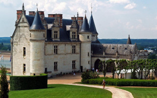 Castle walkway person sunny day - front of it free wallpaper for desktop