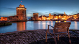 Wooden chair brick walkway water - a wooden chair free wallpaper