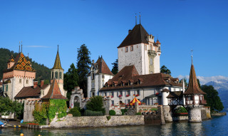 Castle clock tower water bridge - gaudy free wallpaper for desktop