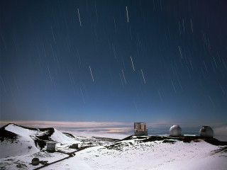 Snowy mountain stars satellite dish - a few star free wallpaper