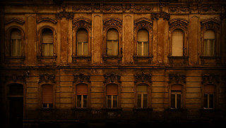 Building windows clock front side - face and a clock free wallpaper