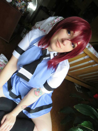 Woman red hair sitting bed - a plant free wallpaper for mobile