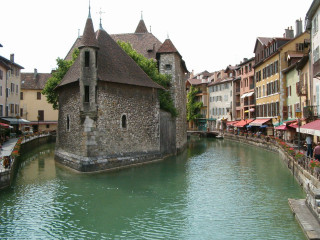 River city tall buildings towers - people sitting free wallpaper for desktop