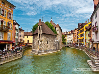 River city tall buildings clock 3 - frances jetter free wallpaper