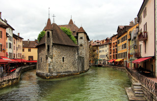 River city tall buildings red - a city next free wallpaper