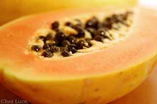 Papaya seeds tabletop knife fork - seed free wallpaper