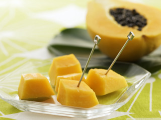 Mangoes cut up green leaf - pattern free wallpaper for desktop