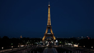Eiffel tower night lights fountain - brassaï free wallpaper