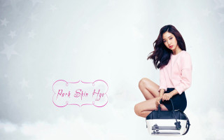 Woman sitting white purse stars - a pink shirt free wallpaper