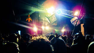 Crowd stage lights speaker gathering - a speaker free wallpaper