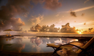 Pool ocean sunset chairs umbrella - dreamlike free wallpaper for desktop