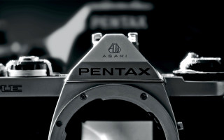 Pentax camera black white background - wide angle len free wallpaper for desktop