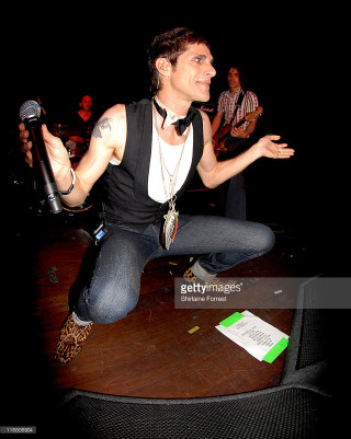 Man microphone stage black vest - a stage free wallpaper for mobile