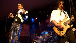 Two men playing guitars on 4 - guitar free wallpaper