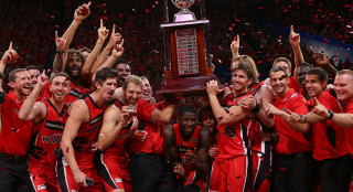 Men trophy crowd red shirts - red shirt free wallpaper