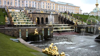 Large building fountain staircase background - a fountain in front free wallpaper
