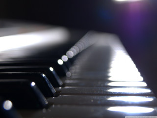 Piano keyboard closeup light blurry - a close up of a piano keyboard free wallpaper