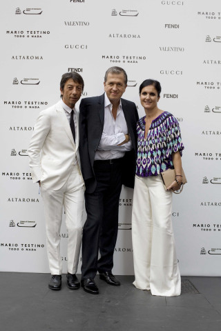 Three people standing wall white - fashion free wallpaper for mobile