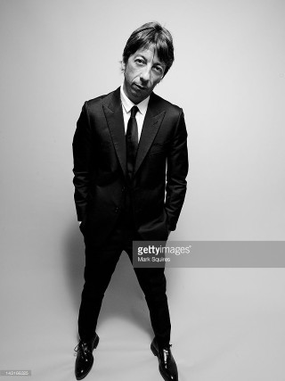 Man in suit tie posing - free aesthetic wallpaper