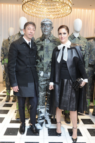 Man woman statue surrealist art - a surrealist painting free wallpaper for mobile