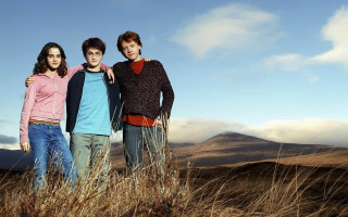 Three people field mountain clouds - three person free wallpaper