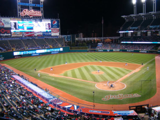 Baseball field night crowd game - a baseball field free wallpaper