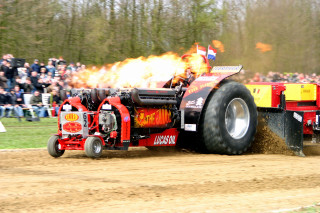 Tractor fire engine dirt track - a dirt track free wallpaper
