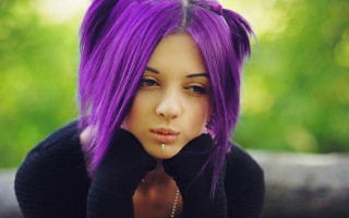 Woman purple hair piercings ears - her hand free wallpaper