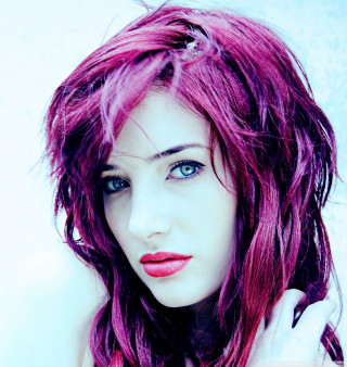 Red hair blue eyes pose - her shoulder free wallpaper for tablet