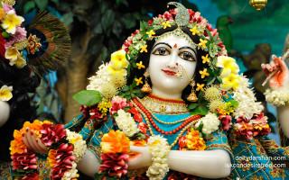 Woman statue flowers hair garland - a statue of a woman free wallpaper for desktop