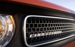 Car grille closeup sky background - eiq free wallpaper for desktop