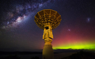 Tall radio tower night aurora - photograph free wallpaper for desktop