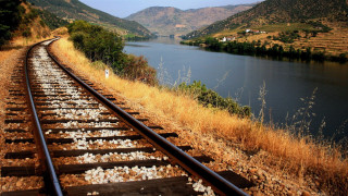 Traintrack river mountains autumn sunset - almada negreiro free wallpaper