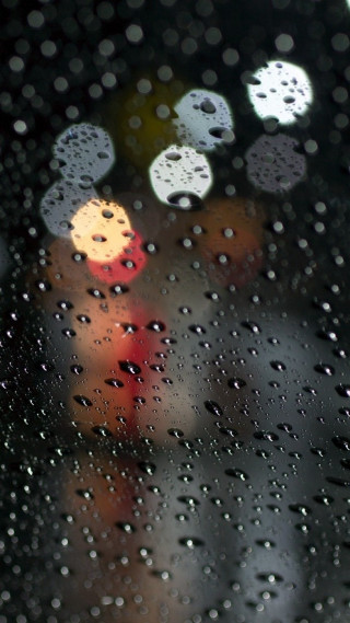 Rainy streetlight blurry traffic galaxy - free rain wallpaper for mobile