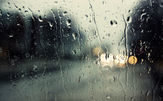 Rain covered window yellow traffic 4 - free rain wallpaper