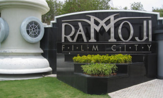 Film city sign planter white - pillar free wallpaper