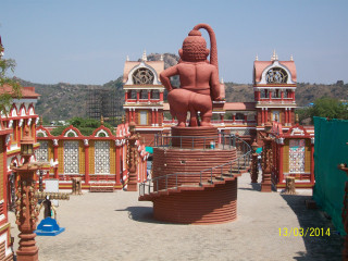 Statue man building spiral staircase - sculpture free wallpaper