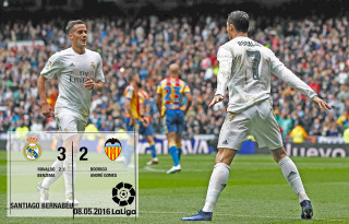 Soccer players celebrating goal stadium 2 - photo real free wallpaper for desktop