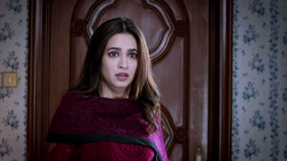 Woman red shawl room door - a door free wallpaper